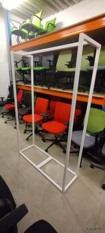 Věšák / stojan na oblečení