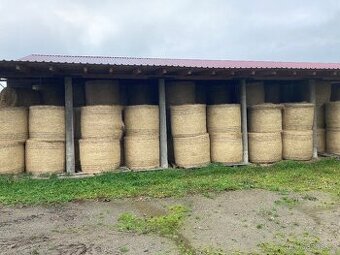 Kulaté balíky sena