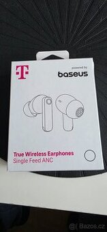 Sluchátka bezdrátová, bílá barva, kompletní balení.