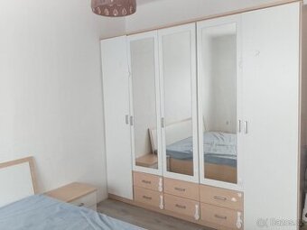 Skříň do ložnice