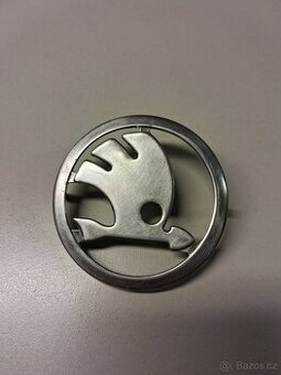 Škoda 105, 120 užovka - znak do přední masky