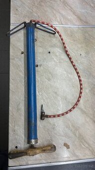 Pumpa ruční pumpička Škoda 130