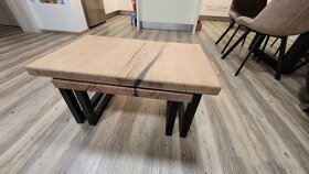 dubový konferenční stolek