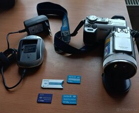 SONY DSC F717 Digitální fotoaparát - 1