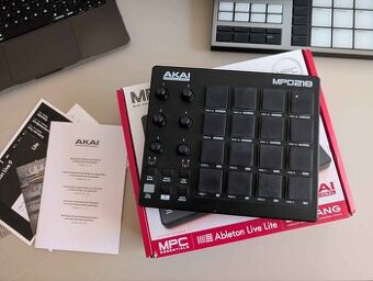 MIDI kontrolér Akai MPD218