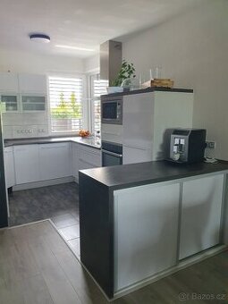 Prodám pěknou a moderní kuchyňskou linku