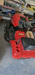 Sekačka mountfield s rozebranou prevodovkou