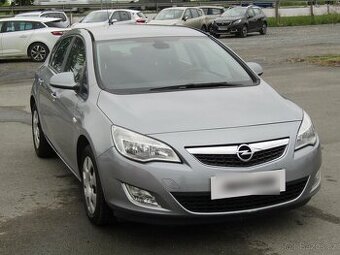 Opel Astra 1.6 16V , 85 kW benzín, 2011