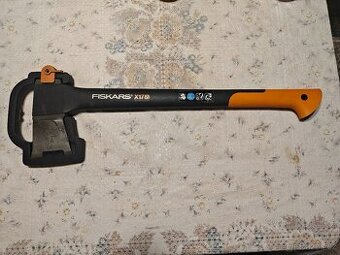 Značková štípecí sekera Fiskars pekní stav