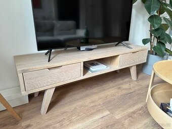 TV stolek, dub masiv (rychlé jednání=sleva)