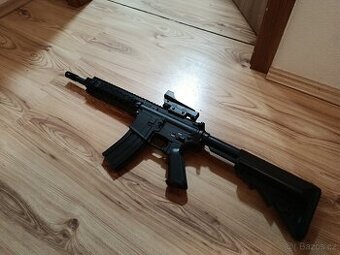 Polofunkční airsoft M4 - ideální na opravu