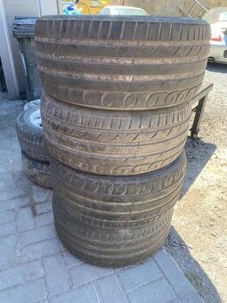 Gumy 245/40 R18