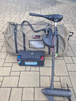 Rybářský člun s motorem a baterií