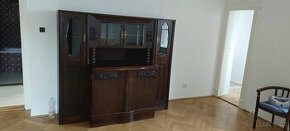 sklenik a příborník