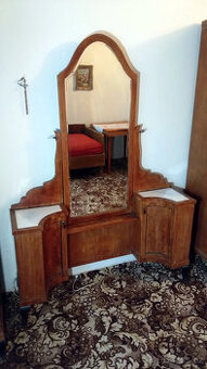 Starožitný nábytek rok cca 1920 - masiv