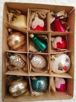 Staré ozdoby na stromeček. Rezervace