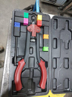 kleště na nýtovací matice