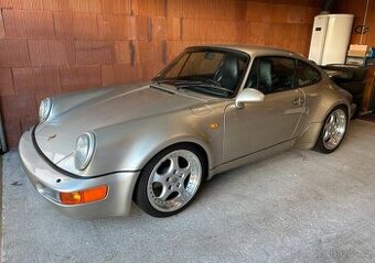 Porsche 911 z roku 1989 ve verzi 3.2 - 1