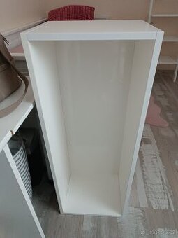 Skříňka bílá lakovaná