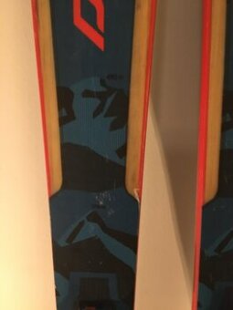 Skialpovy set Dynafit lyze a vazani