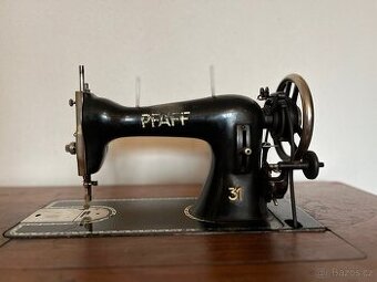 PFAFF 31 šicí stroj se stolkem