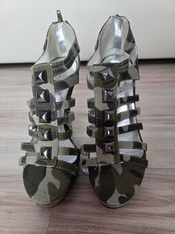 Dámské moderní obuv