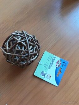 Hračka pro králíka.