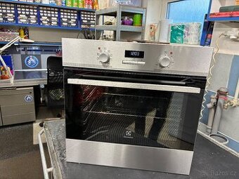 VESTAVNÁ TROUBA ELEKTROLUX, REPASOVANÁ SE ZÁRUKOU