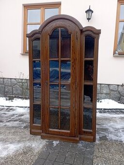 Masivní skleník s osvětlením a komoda