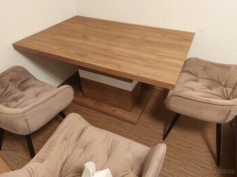 Prodám velmi pěkný jídelní stůl a židle.