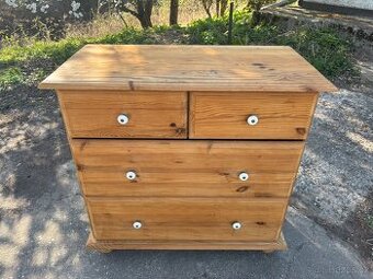 Celomasivní šuplíková komoda