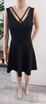 Černé společenské šaty