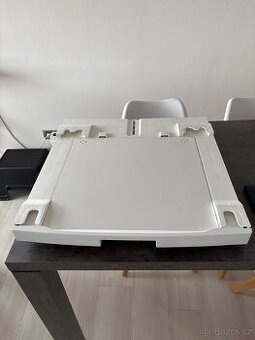 Mezikus na pračku ke stohování do sloupce.