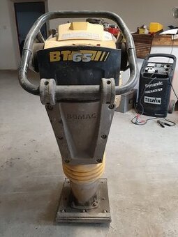 BOMAG vibrační pěch BT 65