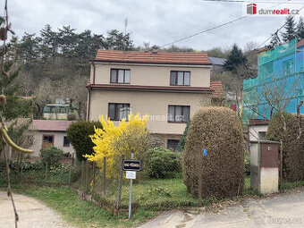 Prodej většího RD 5+2 se zahradou 1.150 m2, garáží, dílnou, 