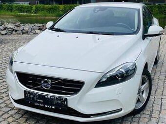 Volvo V40 2.0 D3 5VÁLEC AUTOMAT LED Bi XEN VÝHŘEV SERVISKA
