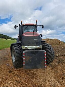 Traktor Case a štěpkovač