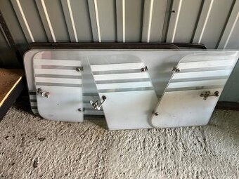 Okna Skoda 1203 Sanitka
