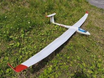 Discus – 3,4 m laminátový větroň s komponenty