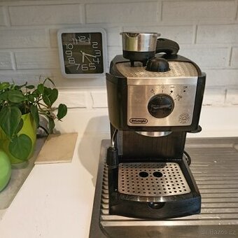 Pákový kávovar DeLonghi espresso