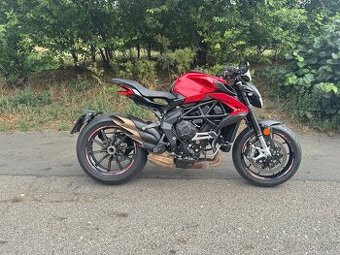 MV Agusta Dragster 800R 1. maj DPH 1980km