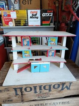 Stará hračka, garáže s výtahem Esso, nález