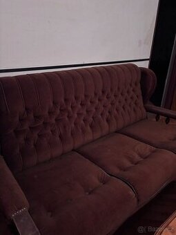 Starožitná sedací souprava.