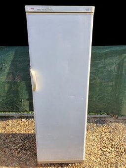 370 litrů GASTRO lednice – chlaďák AEG třída A