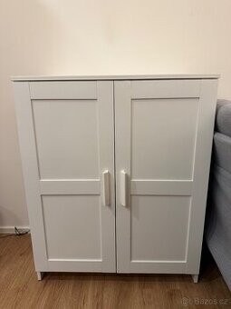 Malá skříňka s dvířky