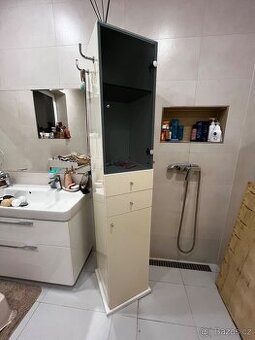 Koupelnová skříňka, zrcadlo do koupelny, věšák