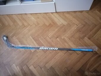 Hokejová hůl Bauer S22 NEXUS E4 GRIP INT. 65 FLEX