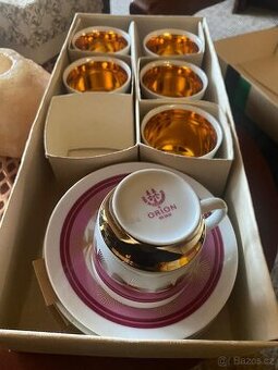 Sada hrnků s podšálkem