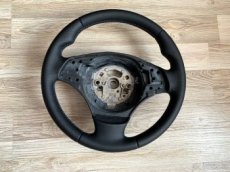 Volant BMW E87 E90 E91 základní dodělané bicepsy.