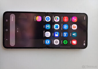 Samsung Galaxy Z Flip 4 - 1